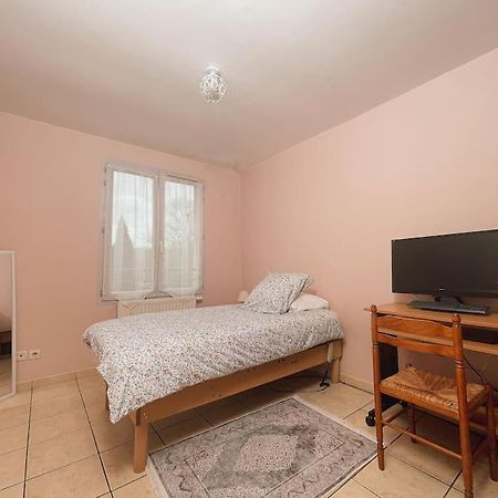 La Perle Rose Only Women Femmes Uniquement Apartamento Vénissieux Exterior foto