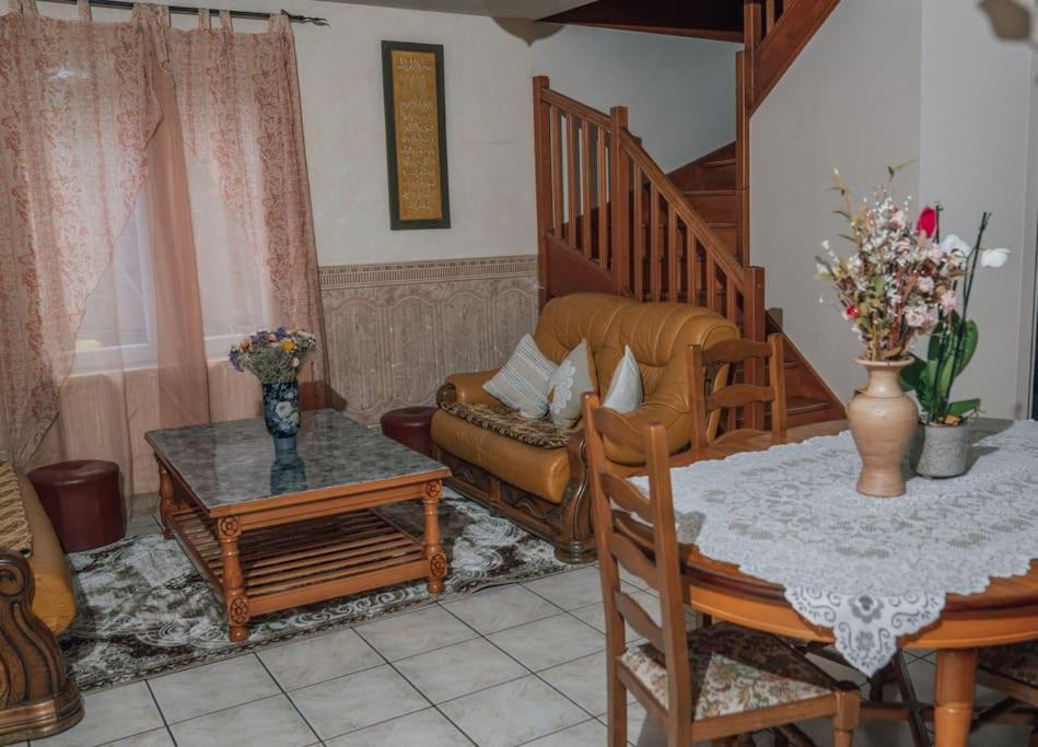 La Perle Rose Only Women Femmes Uniquement Apartamento Vénissieux Exterior foto
