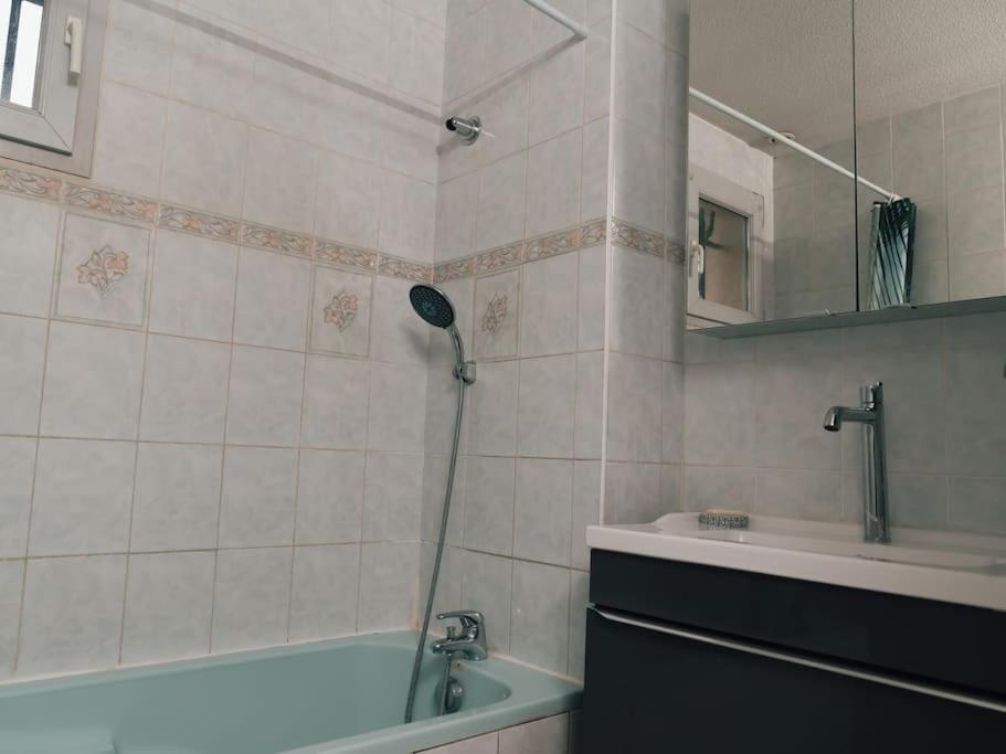 La Perle Rose Only Women Femmes Uniquement Apartamento Vénissieux Exterior foto